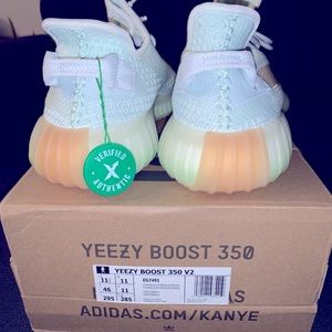 Yeezy 350 V2 “HyperSpace”